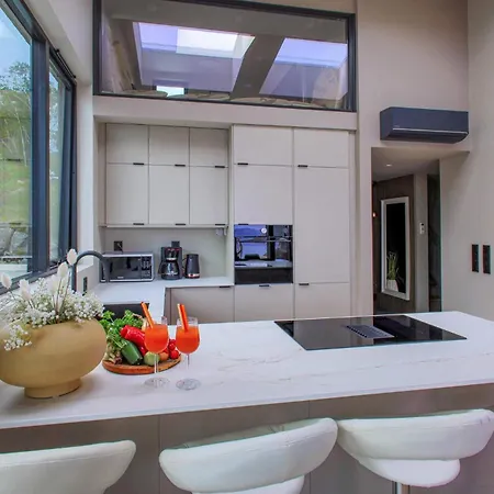 Stunning In With Kitchen Semesterbostad *