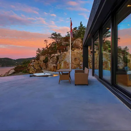 4 Bedroom Beautiful Home In Lyngdal Feriehus *