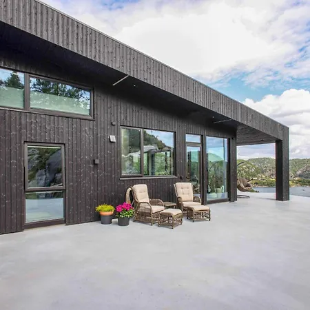 4 Bedroom Beautiful Home In Lyngdal *