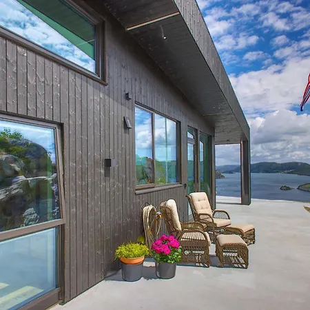4 Bedroom Beautiful In Lyngdal