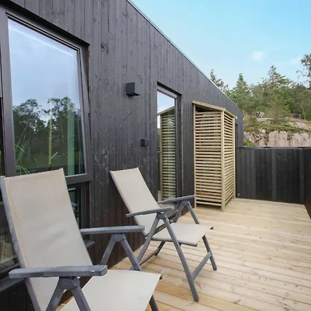 4 Bedroom Beautiful In * Lyngdal